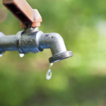 Corte de agua por tareas de reemplazo de una llave maestra